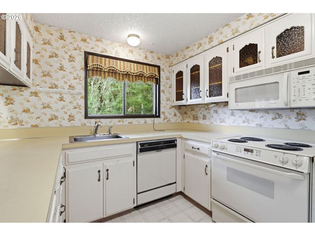 17515 Sw CHEYENNE Way, Tualatin, OR 97062
