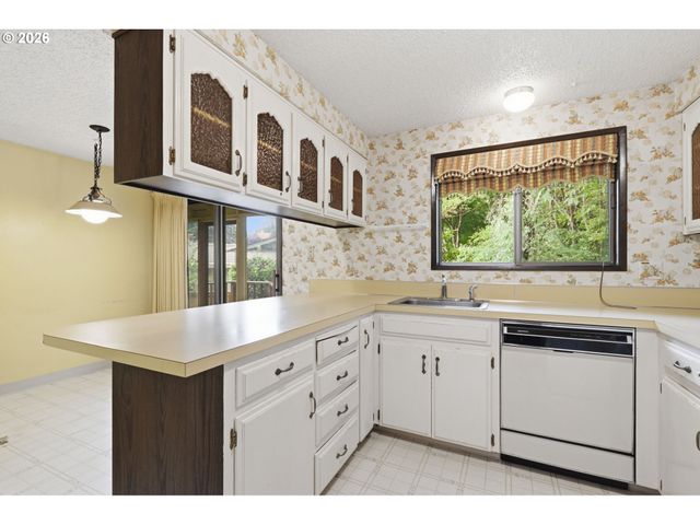 17515 Sw CHEYENNE Way, Tualatin, OR 97062