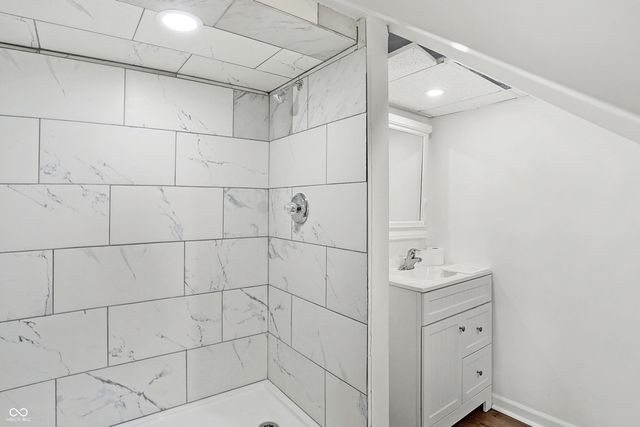 5907 Laurel Hall Drive, Indianapolis, IN 46226