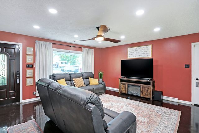 5907 Laurel Hall Drive, Indianapolis, IN 46226