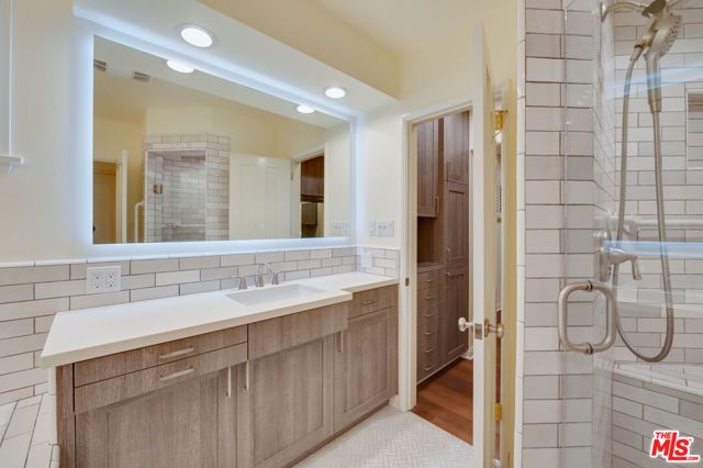 12219 Octagon Street, Los Angeles, CA 90049