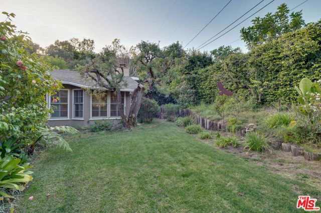 12219 Octagon Street, Los Angeles, CA 90049