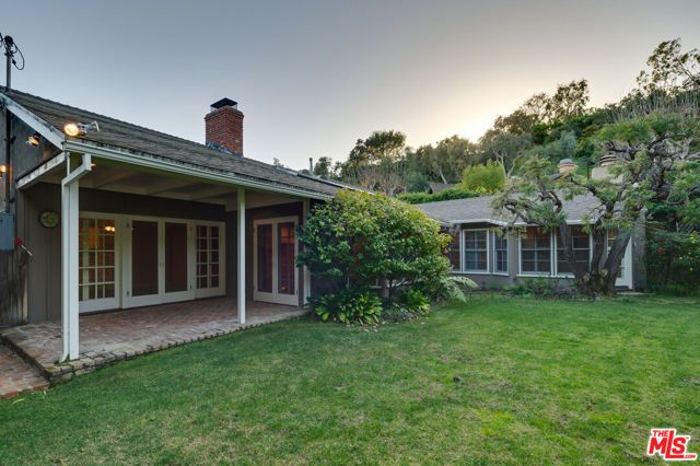 12219 Octagon Street, Los Angeles, CA 90049