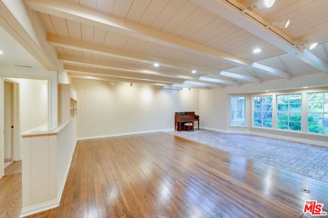 12219 Octagon Street, Los Angeles, CA 90049