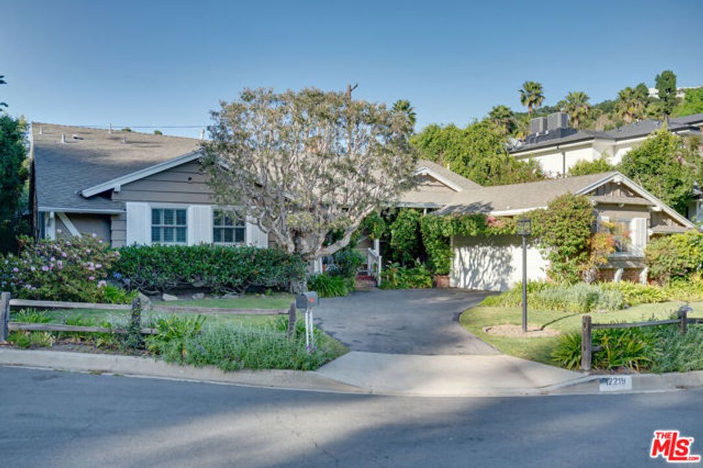 12219 Octagon Street, Los Angeles, CA 90049