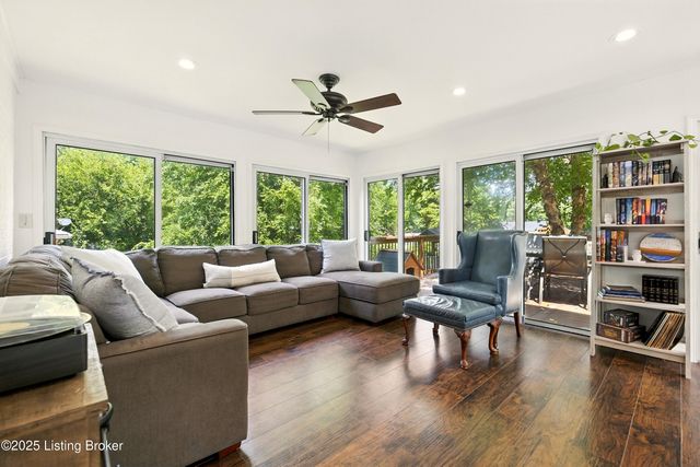 3807 Manner Dale Dr, Louisville, KY 40220