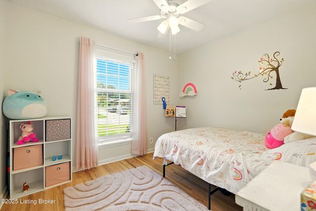 3807 Manner Dale Dr, Louisville, KY 40220