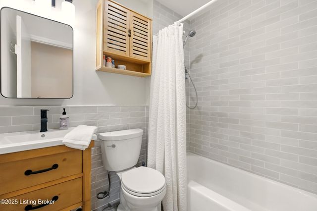 3807 Manner Dale Dr, Louisville, KY 40220