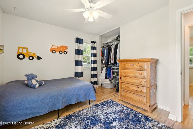 3807 Manner Dale Dr, Louisville, KY 40220