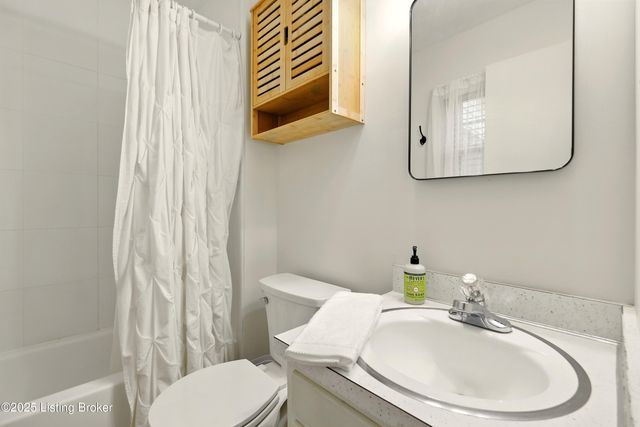 3807 Manner Dale Dr, Louisville, KY 40220