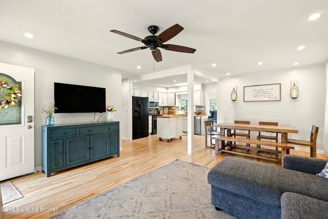 3807 Manner Dale Dr, Louisville, KY 40220