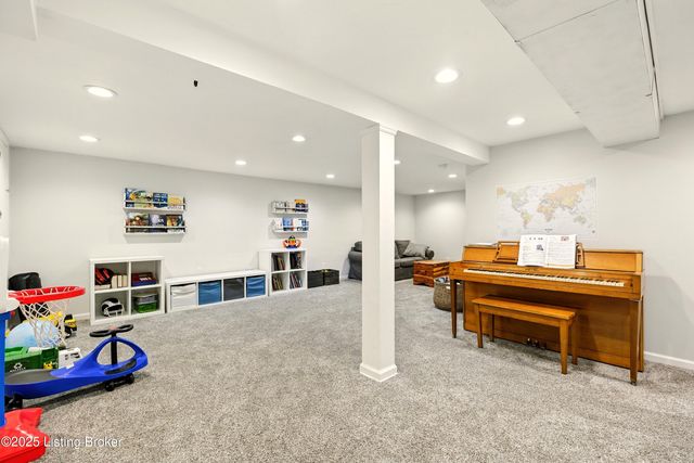 3807 Manner Dale Dr, Louisville, KY 40220