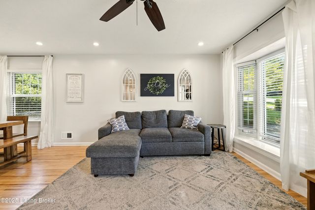 3807 Manner Dale Dr, Louisville, KY 40220