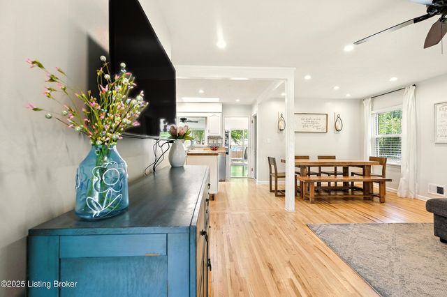 3807 Manner Dale Dr, Louisville, KY 40220