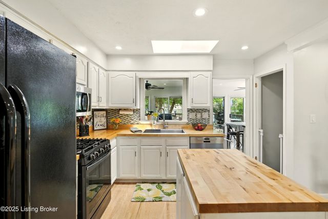 3807 Manner Dale Dr, Louisville, KY 40220