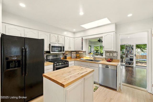 3807 Manner Dale Dr, Louisville, KY 40220