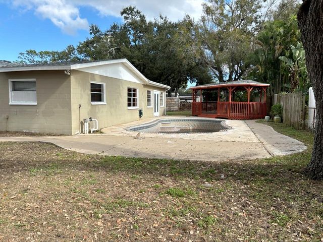 1854 76TH AVENUE N, St Petersburg, FL 33702