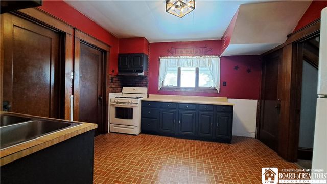 76 Pearl Avenue, Jamestown, NY 14701