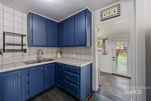 460 6th Ave N, Twin Falls, ID 83301