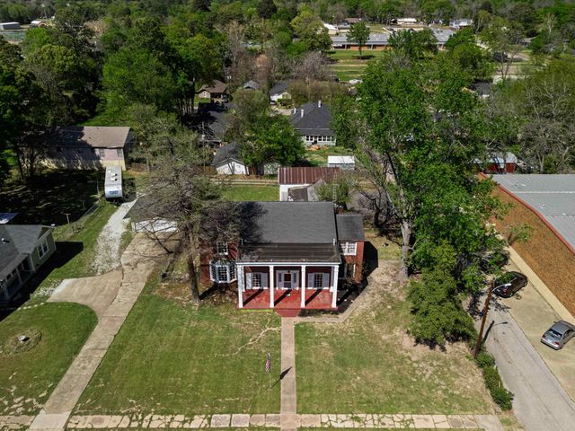 800 W Tyler St, Gilmer, TX 75644