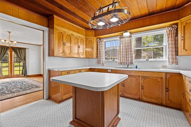 800 W Tyler St, Gilmer, TX 75644