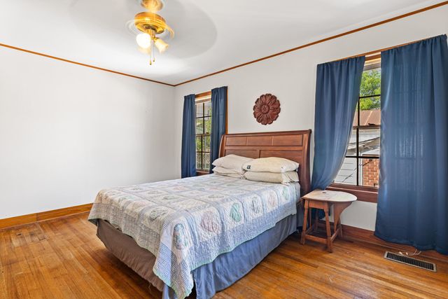 800 W Tyler St, Gilmer, TX 75644