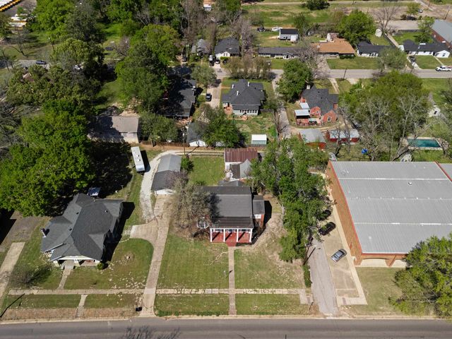 800 W Tyler St, Gilmer, TX 75644