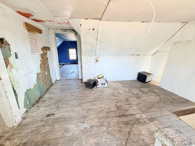 2221 E Lynn Street, Anderson, IN 46016