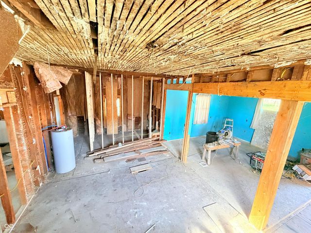 2221 E Lynn Street, Anderson, IN 46016