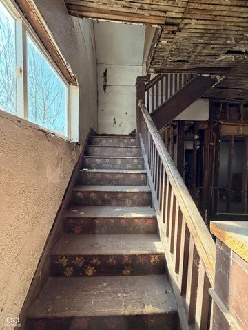 2221 E Lynn Street, Anderson, IN 46016