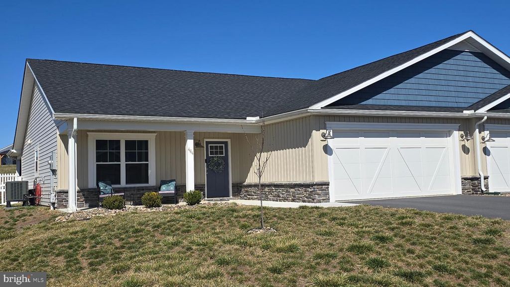 464 DRIPPING SPRING DRIVE, Hedgesville, WV 25427