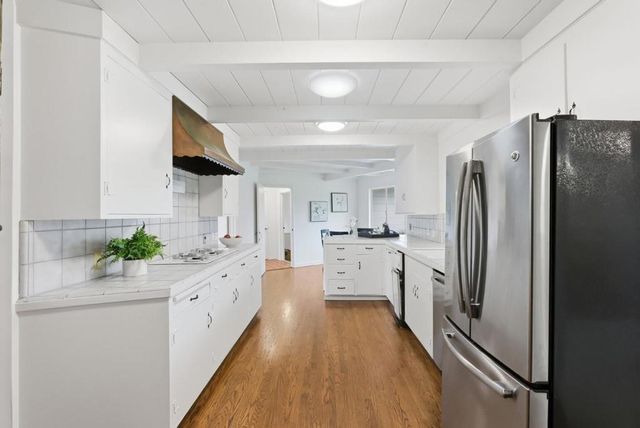 10915 Mora Drive, Los Altos Hills, CA 94024