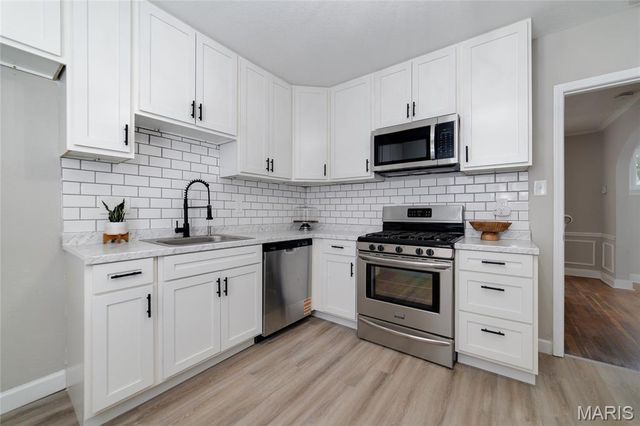 6911 Reder Avenue, Northwoods, MO 63121