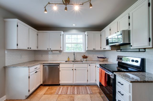7305 Demetrius Ct, Fairview, TN 37062