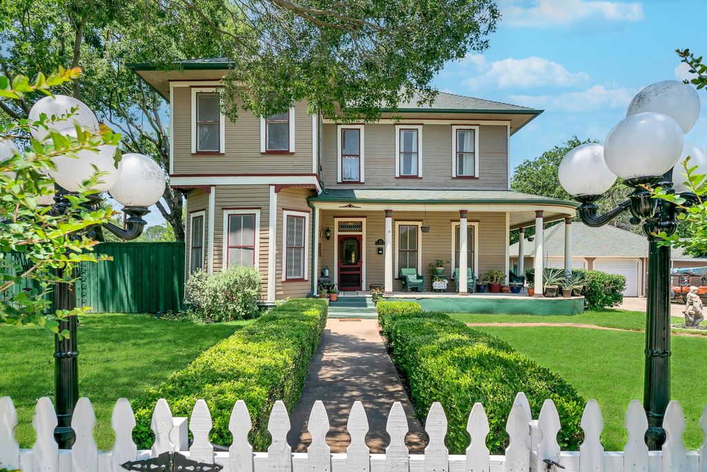 414 W Columbia Street, Weatherford, TX 76086