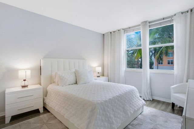 802 W Windward Way 206, Lantana, FL 33462