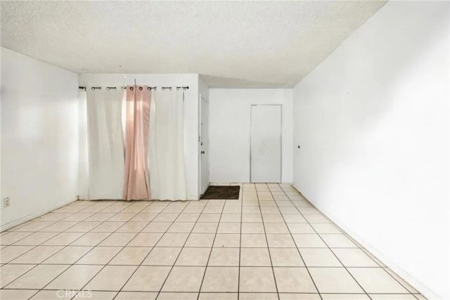2171 Pomona, Costa Mesa, CA 92627