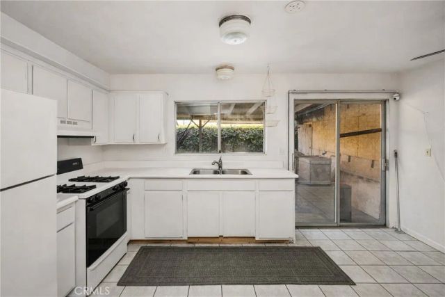 2171 Pomona, Costa Mesa, CA 92627