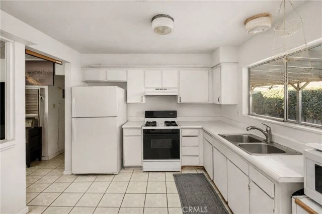 2171 Pomona, Costa Mesa, CA 92627