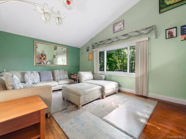 6 Byron Street, New City, NY 10956