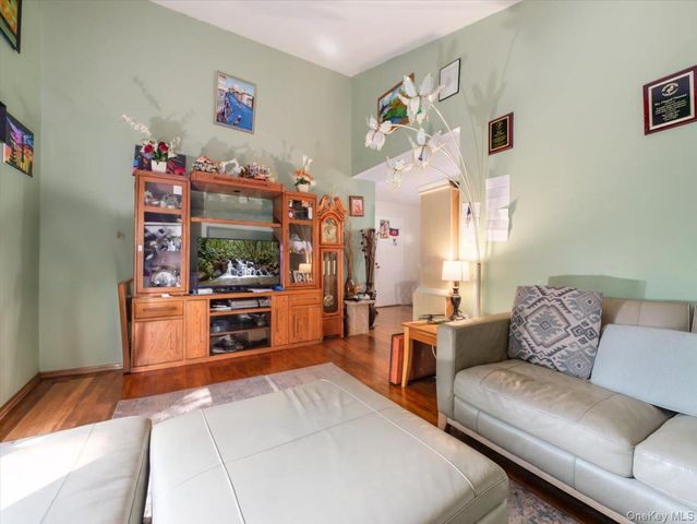 6 Byron Street, New City, NY 10956