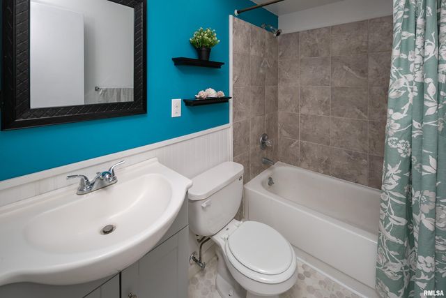 3752 CEDARWOOD Court, Bettendorf, IA 52722