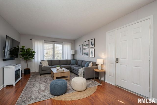 3752 CEDARWOOD Court, Bettendorf, IA 52722