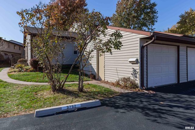 3752 CEDARWOOD Court, Bettendorf, IA 52722