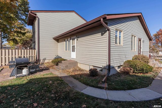 3752 CEDARWOOD Court, Bettendorf, IA 52722