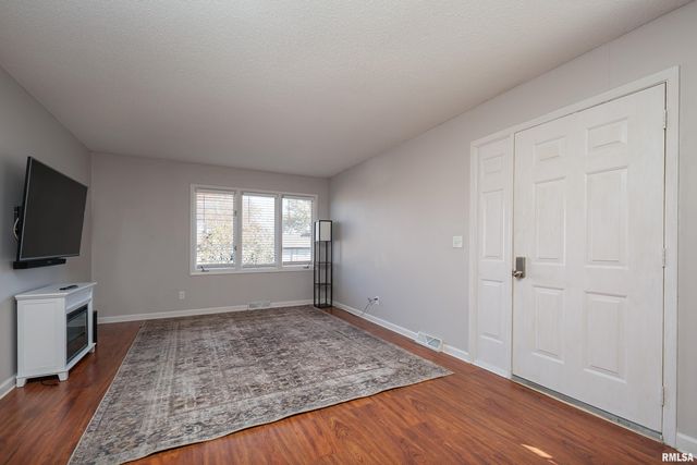 3752 CEDARWOOD Court, Bettendorf, IA 52722