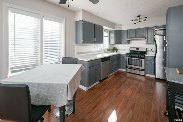 3752 CEDARWOOD Court, Bettendorf, IA 52722