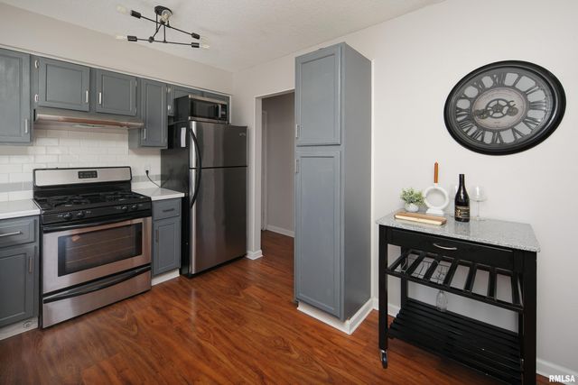 3752 CEDARWOOD Court, Bettendorf, IA 52722