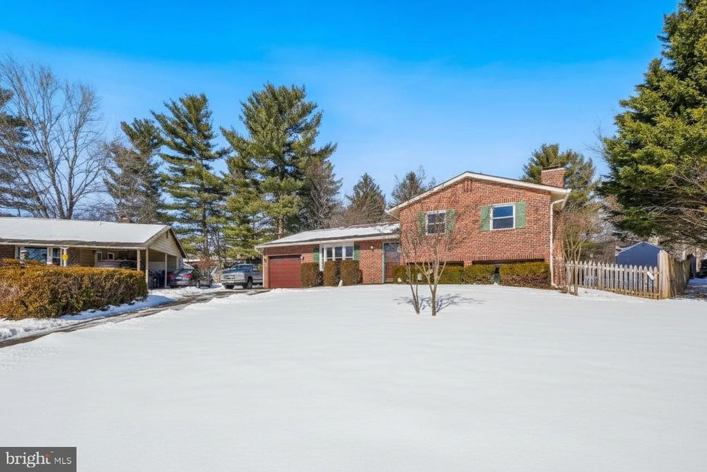 Image 1 of property listing at 24357 FLAMINGO TER, Gaithersburg, MD 20882