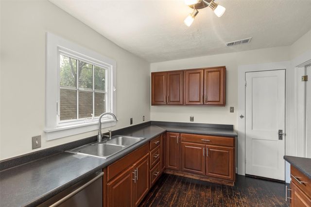 1310 Beachton Street, Houston, TX 77007